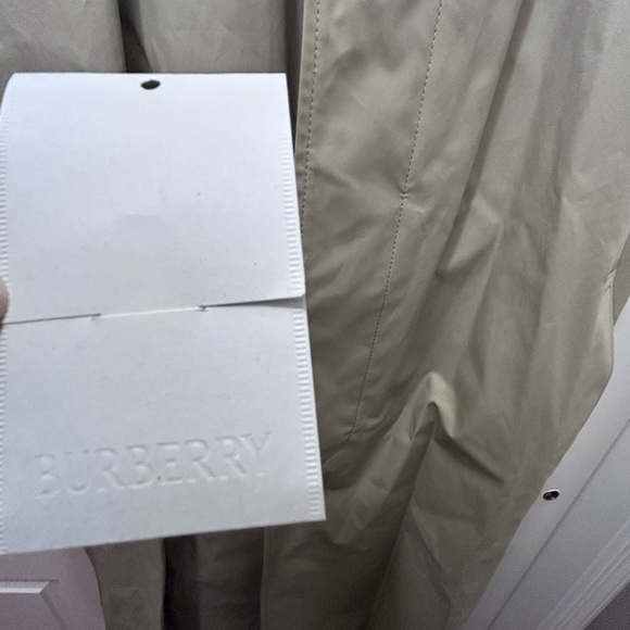 NEW WITH TAGS Burberry Beige Trench Coat with Yellow Lining US 38 - Picture 6 of 14